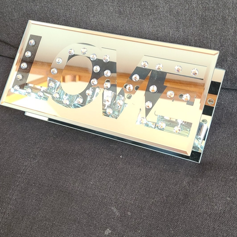 Beautiful mirrored LOVE candleholder